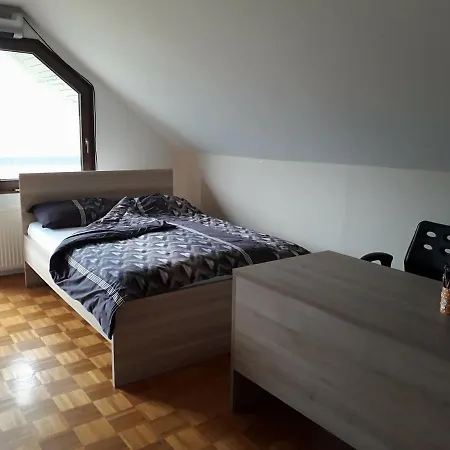 Panzió Cerne Polhov Gradec